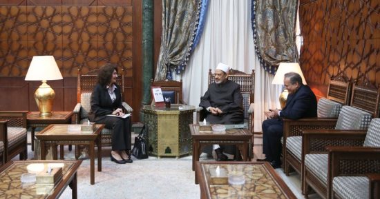 الإمام الأكبر: مساعدة اللاجئين الفلسطينيين واجب إنسانى وأخلاقى