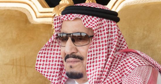 مركز الملك سلمان للإغاثة يوزع 26 ألف كرتونة من اللحوم فى اليمن