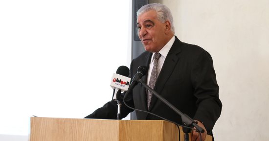 زاهى حواس يعد فيديوهات عن الأهرامات والمتحف المصرى لعرضها فى "بورصة لندن"