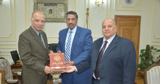نقيب العلميين يعرض على محافظ القاهرة خطة للتنمية