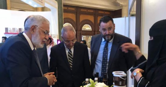صور.. وزير الخارجية الليبى يزور المعرض العالمى للتمور المقام فى الرياض