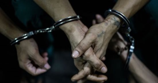 إخلاء سبيل 22ماليزيًا و3 آخرين متهمين بالنصب على عملاء بنوك ماليزية بالغردقة