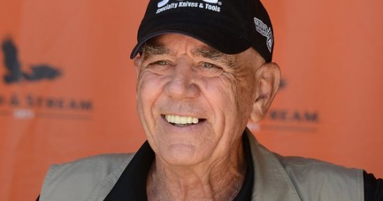وفاة آر لى إيرمى عن عمر يناهز 74 عاما بسبب الالتهاب الرئوى