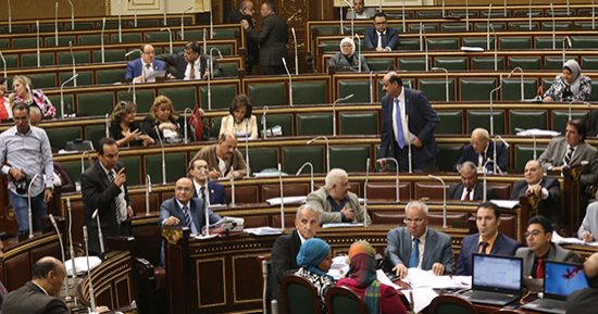 الحكومة تخطر البرلمان بسحب مشروع قانون رسوم التوثيق ونظام السجل العينى