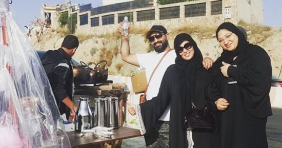 سمية الخشاب تنشر صور مع أحمد سعد خلال أداء العمرة: أحلى رحلة للطائف 