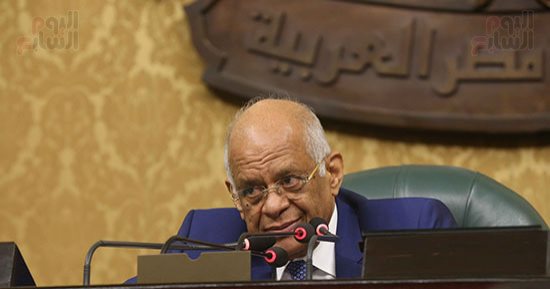 رئيس البرلمان مستنكرا تغيب النواب: "بتحرجونى أمام الإعلام والرأى العام" - صور