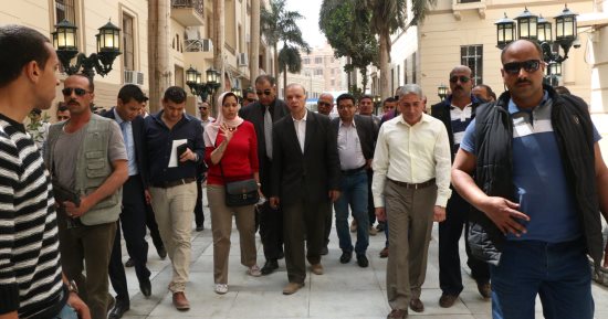 محافظ القاهرة يتفقد أعمال تطوير منطقة البورصة قبل افتتاحها