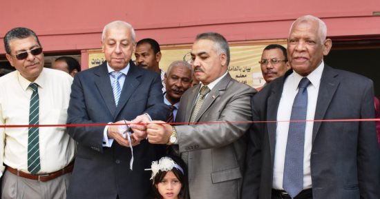 صور ..محافظ أسوان : تحويل 17 مدرسة تجارية إلى فندقية 