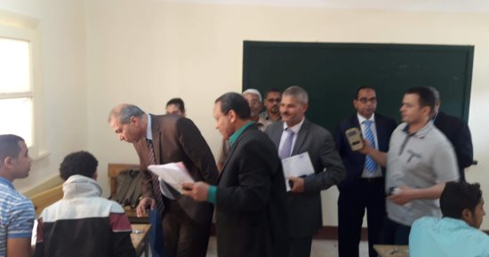 وكيل تعليم المنيا يشيد بأداء الطلاب المشاركين بمسابقة أوائل التعليم الفنى