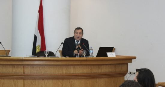 عصام شرف: المشروع الثقافى التنويرى "سلاحنا" للقضاء على المتلاعبين بالعقول