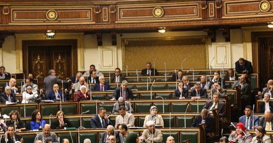 البرلمان يوافق على مشروعى قانونين بالترخيص لوزير البترول للتعاقد مع شركات