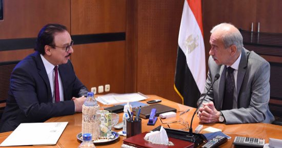 رئيس الوزراء يستعرض مع وزير الاتصالات استراتيجية القطاع 2025