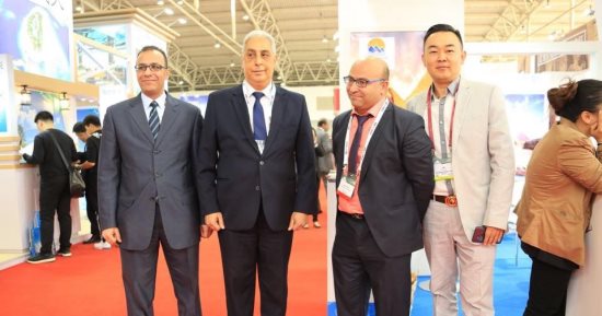 سفير مصر فى بكين يتفد الجناح المصرى بالمعرض السياحى الدولى