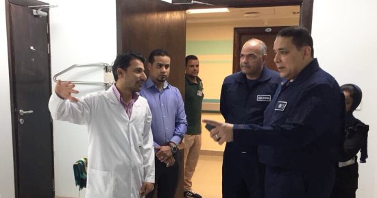 صور.. وفد من القوات الجوية بالمنطقة الجنوبية يزور مرضى مستشفى أورام الأقصر