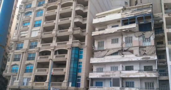 قارئ يحذر من عقار آيل للسقوط بالعصافرة فى الإسكندرية