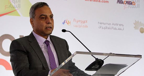 رئيس مصر للطيران: الوزير أشاد بأداء العاملين بالشركة وخطة تطوير الأسطول