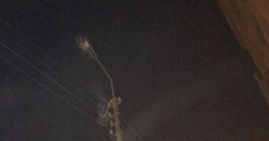 قارئ يشكو عدم إنارة أعمدة الكهرباء ليلا بشوارع النزهة