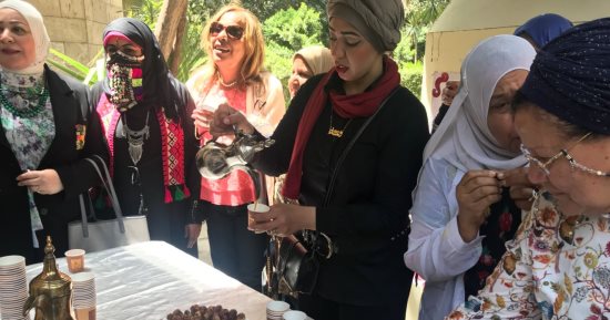 صور.. متحف قصر المنيل يوزع "قهوة عربى" على زواره فى يوم التراث العالمى