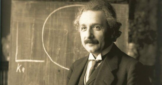 ذاكرة اليوم.. إنشاء مجلس تجار مختلط فى مصر ورحيل أينشتاين وعزيزة حلمى