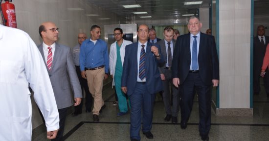 صور.. أحمد جعيص يصطحب رئيس جامعة بيتاجورسك الروسية فى جولة بجامعة أسيوط
