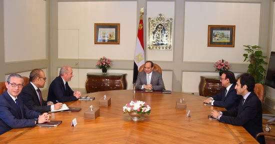 السيسي يستقبل رئيس شركة بوينج العالمية بحضور وزير الطيران المدنى