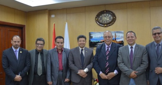 رئيس جامعة دمياط يستقبل لجنة قطاع الآداب لإنشاء كلية الآثار والسياحة