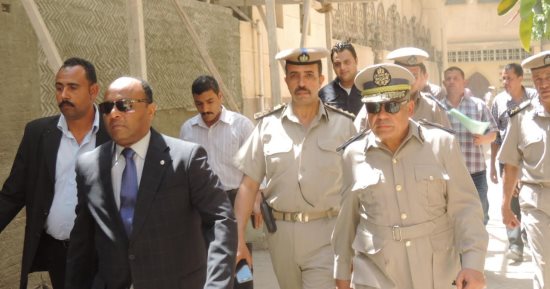 صور.. مدير أمن الغربية يتفقد خدمات تأمين الكنائس بطنطا