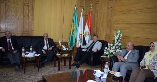 رئيس جامعة بنها يستقبل عميد كلية الطب فى "الهاشمية الأردنية"
