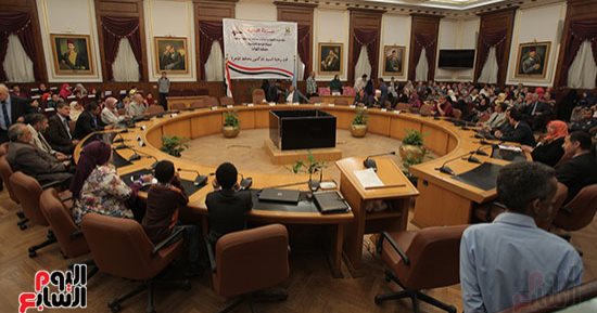 رئيس حى الساحل يبحث البدء فى تطوير الشوارع