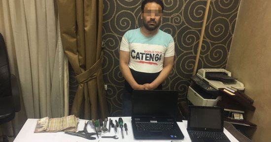 القبض على نقاش استولى على أموال ومجوهرات من داخل شقة بالساحل 