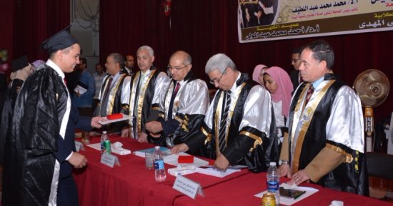 صور.. حفل تخرج الدفعة 52 لطلاب الصيدلة جامعة أسيوط