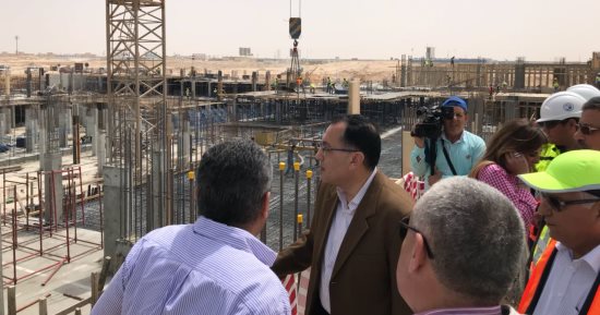 وزير الإسكان يتفقد مشروعات المرافق والمنطقة الترفيهية والأبراج بالعلمين الجديدة