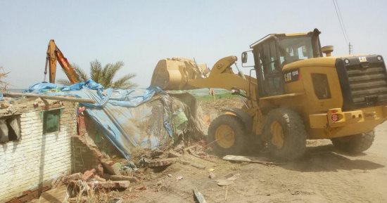 صور.. محافظ الدقهلية: إزالة 10 حالات تعدى بشاطئ بحيرة المنزلة