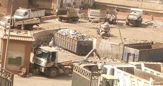 صور.. قارئ يشكو من محطة تجميع قمامة وسط المساكن بالخصوص