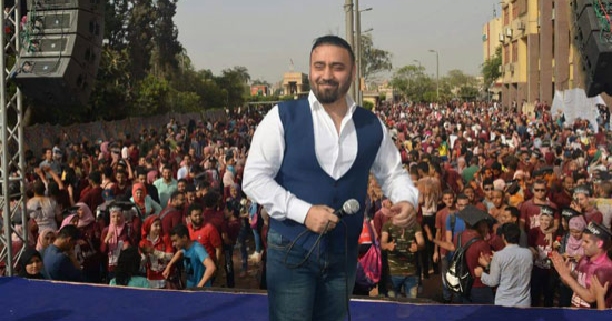 صور.. مجد القاسم يتألق فى حفل تخرج كلية تجارة عين شمس