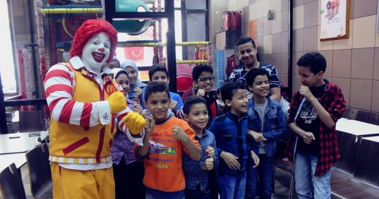 ماكدونالدز مصر تحتفل بيوم اليتيم فى فروعها بالمحافظات لبث روح السعادة للأطفال
