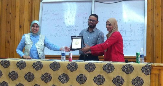 صور.. "إعلام المنيا" يكرم مدير تحرير اليوم السابع فى ورشة عمل حول الخبر الصحفى