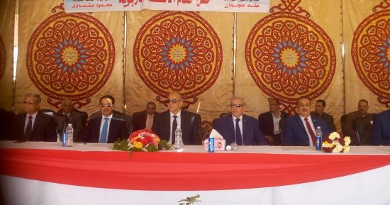 ‏صور.. طلاب تعليم القليوبية يستقبلون المحافظ بأغنية "قالوا ايه" 