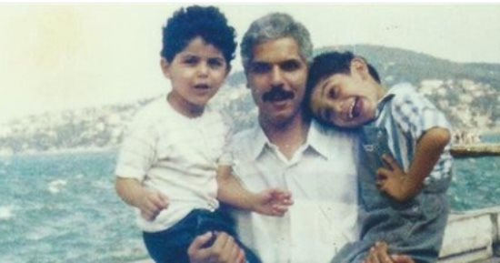 آسر ياسين يستعيد ذكريات الطفولة وينشر صورة عائلية.. معلقا: "الوقت بيعدى"