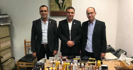 جمارك مطار برج العرب تحبط 3 محاولات تهريب هواتف محمولة وشيش إلكترونية