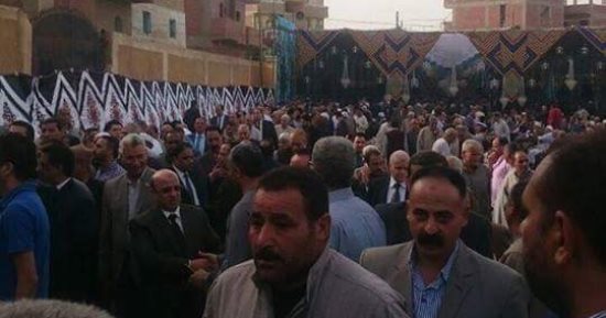 صور.. رئيس لجنة النقل والمواصلات بالنواب يستقبل عزاء والده بمسقط رأسه بالمنوفية
