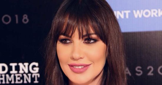 صور.. دارين حمزة تسلم جائزة أفضل سيناريو بجوائز أفلام السينما لفيلم لبنانى