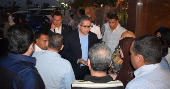 صور.. وزير الآثار: استراد 9 قطع أثرية ومكتشفات الحفائر إلى متحف الأقصر