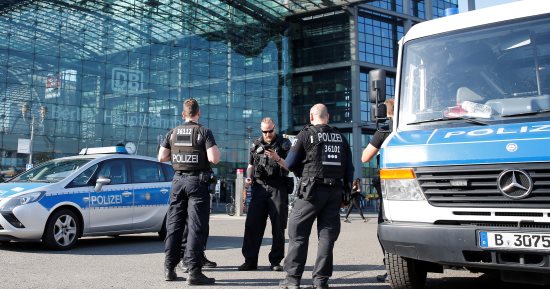 ألمانيا: إصابة عضو حزب يمينى متطرف إثر تعرضه للطعن جنوب غربى البلاد