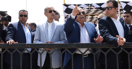 صور.. رئيس الوزراء يصل الإسماعيلية ويتفقد أعمال تطوير المستشفى العام  