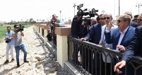 صور.. رئيس الوزراء يتفقد محور طريق بحيرة الصيادين لمتابعة تنفيذ الأعمال الإنشائية 