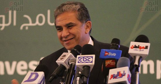 وزير البيئة: حل مشاكل 40 مقلب القمامة فى مصر خلال سنة ونصف - صور
