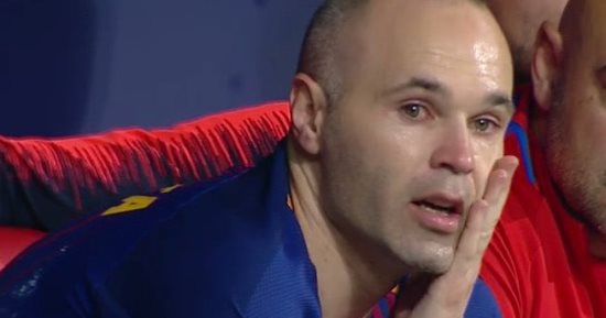 فيديو.. بكاء إنييستا يتصدر تتويج برشلونة بلقب كأس ملك إسبانيا 