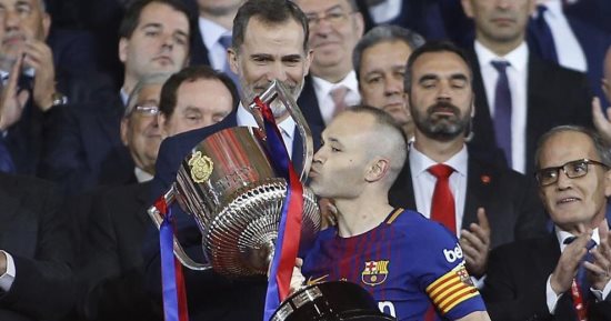 شاهد.. مراسم تتويج برشلونة بكأس ملك إسبانيا بعد اكتساح إشبيلية 5/0