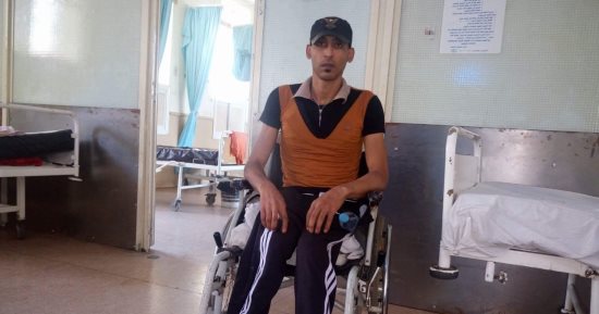 صور.. مأساة شاب بالشرقية أصيب بالشلل فى حادث ويحلم بمشروع يعيش منه